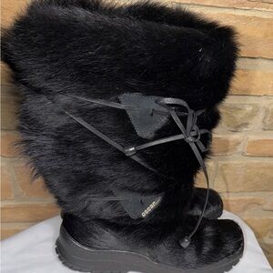 Women's Oscar Black Fur Sports Boots. Size 38 ( 7.5- 8) excellent condition